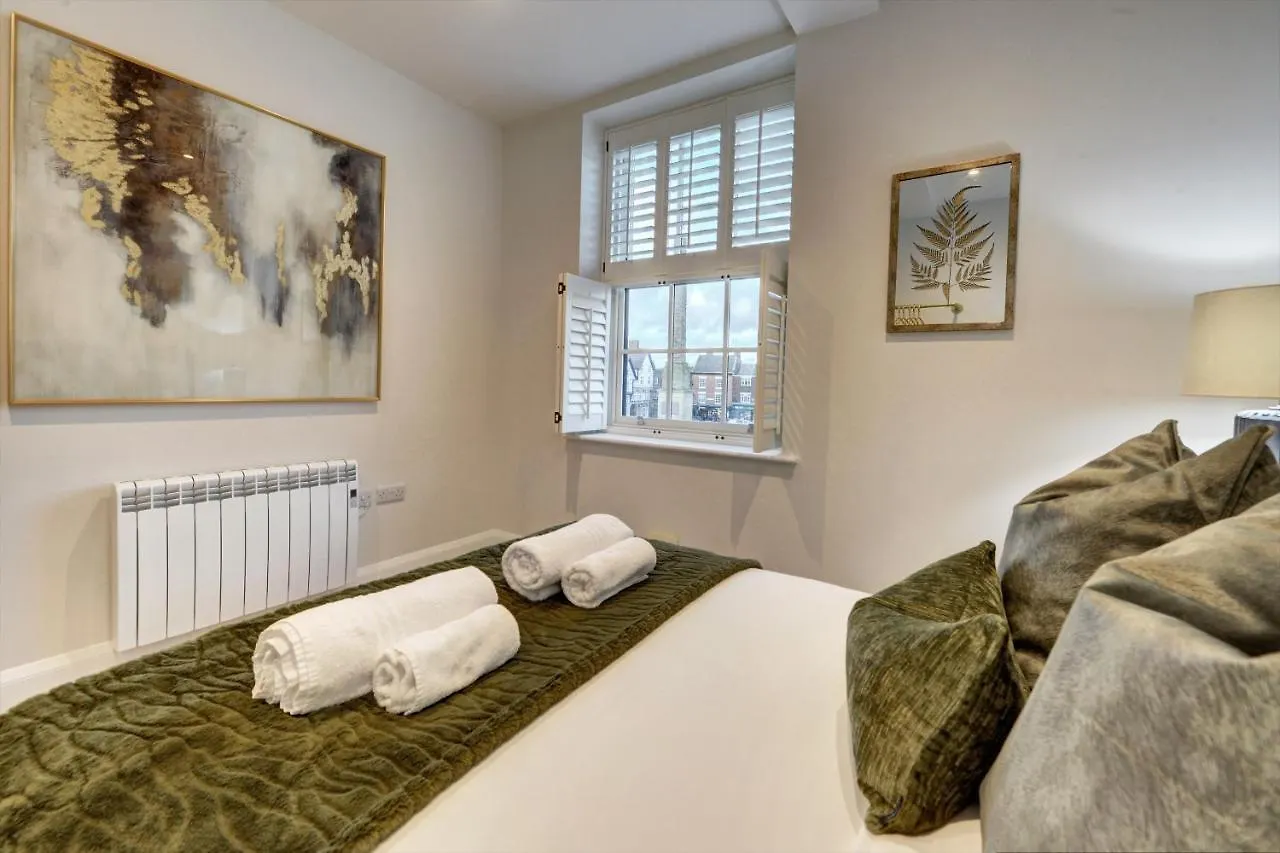 The Penthouse - Allocated Parking With City Views Ripon