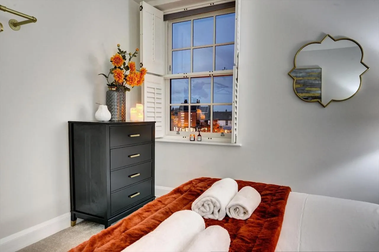 The Penthouse - Allocated Parking With City Views Ripon