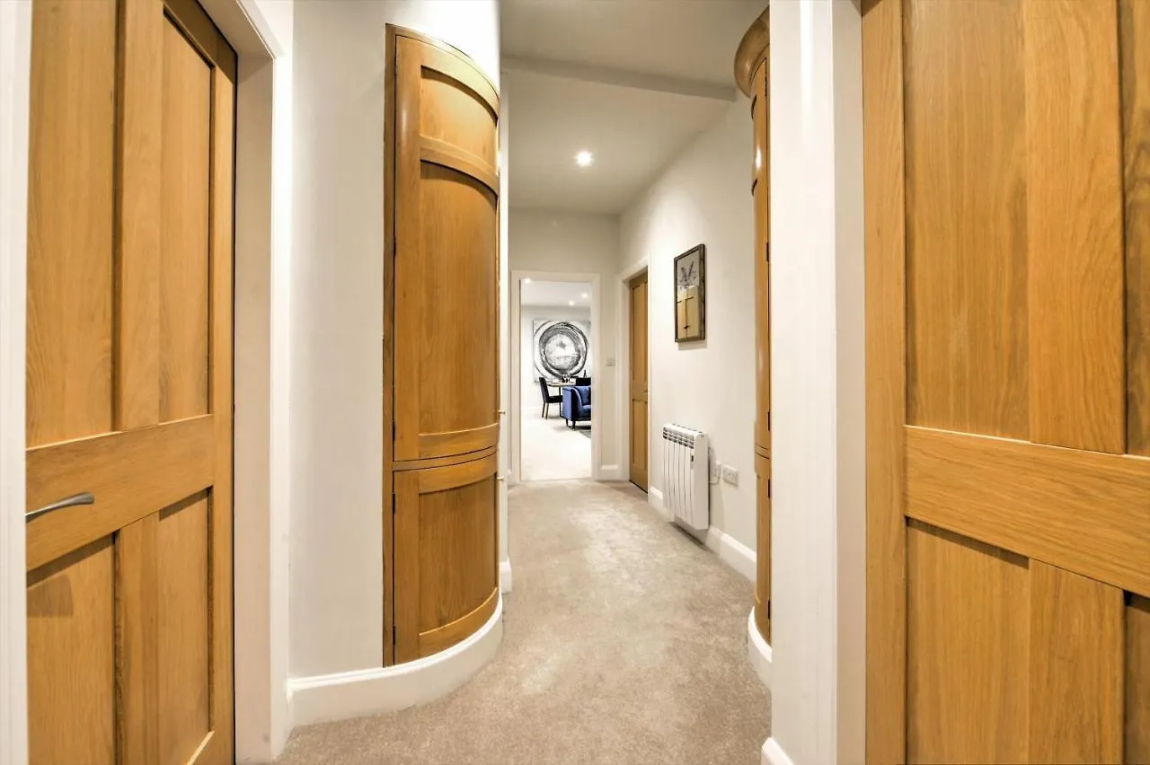 The Penthouse - Allocated Parking With City Views Ripon