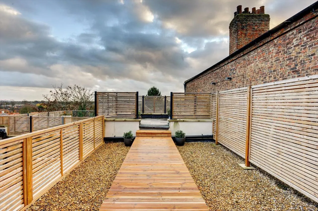 The Penthouse - Allocated Parking With City Views Ripon