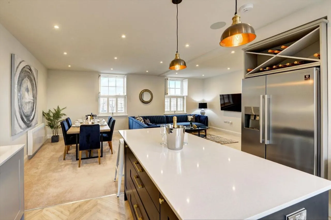 The Penthouse - Allocated Parking With City Views Ripon 0*,